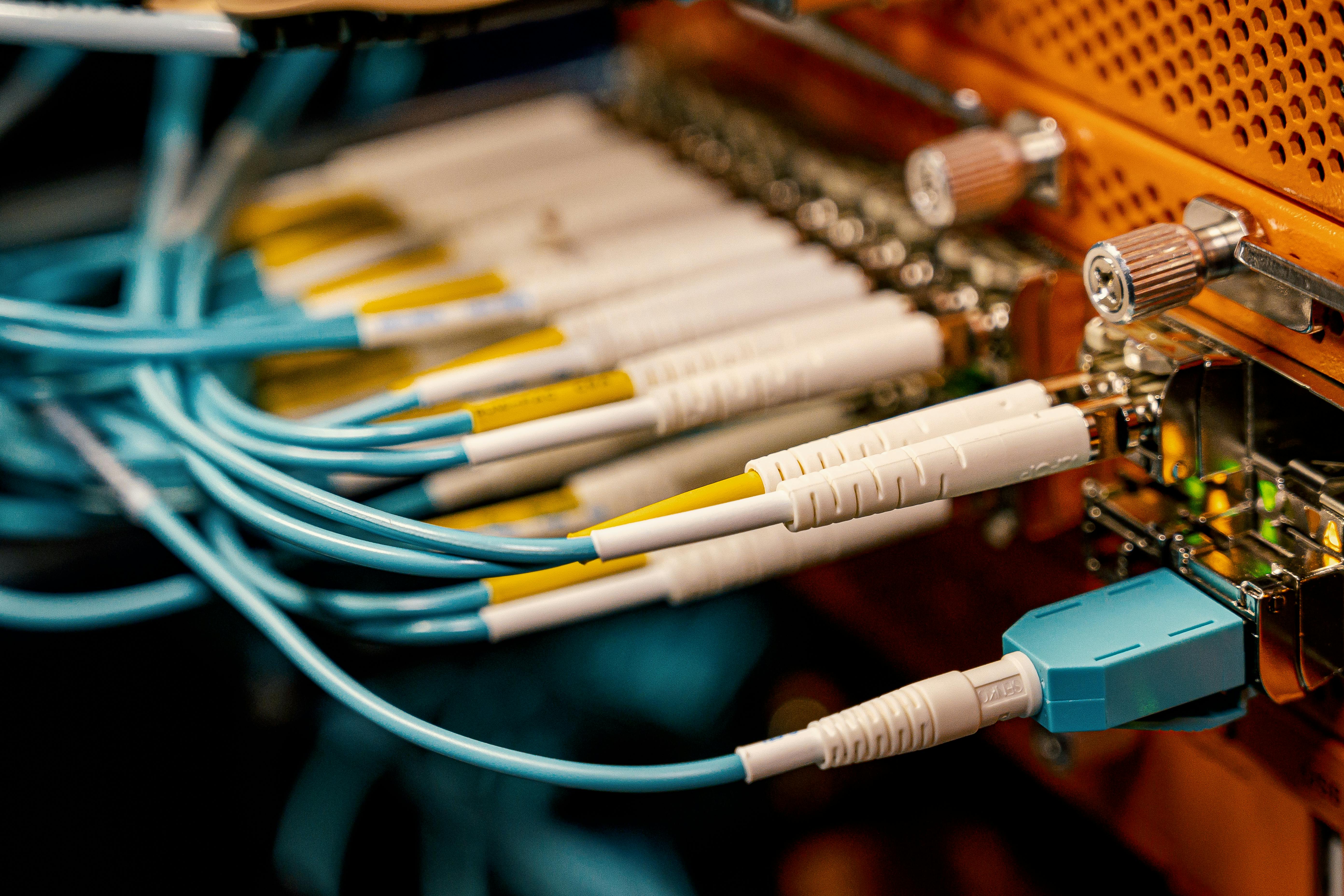 Choosing Between Single Mode and Multi Mode Fiber Optic Cable